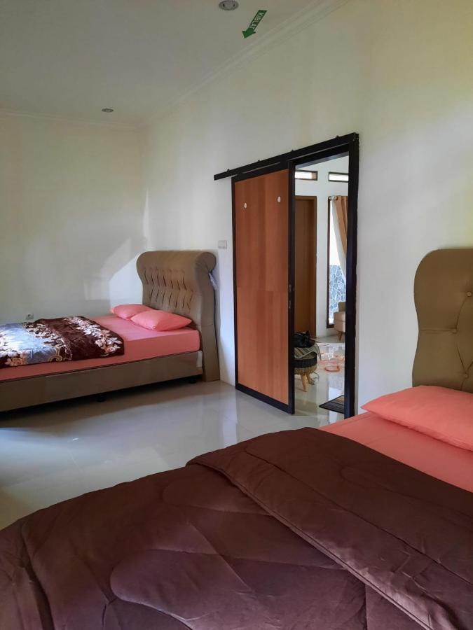 Villa Dhanty Bogor Exterior photo
